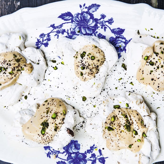 Dessert: Marengs med lakrids og lemoncurd