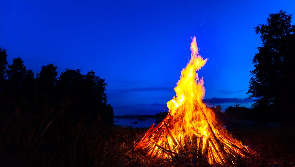 midsommerbål