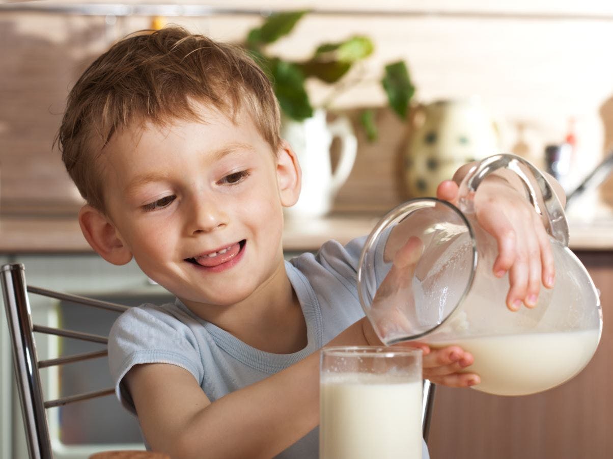 https://imgix.femina.dk/media/article/milk.jpg