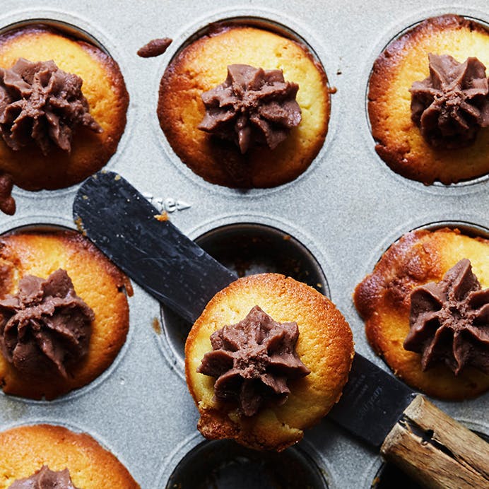 Mini-muffins med mælkechokoladecreme