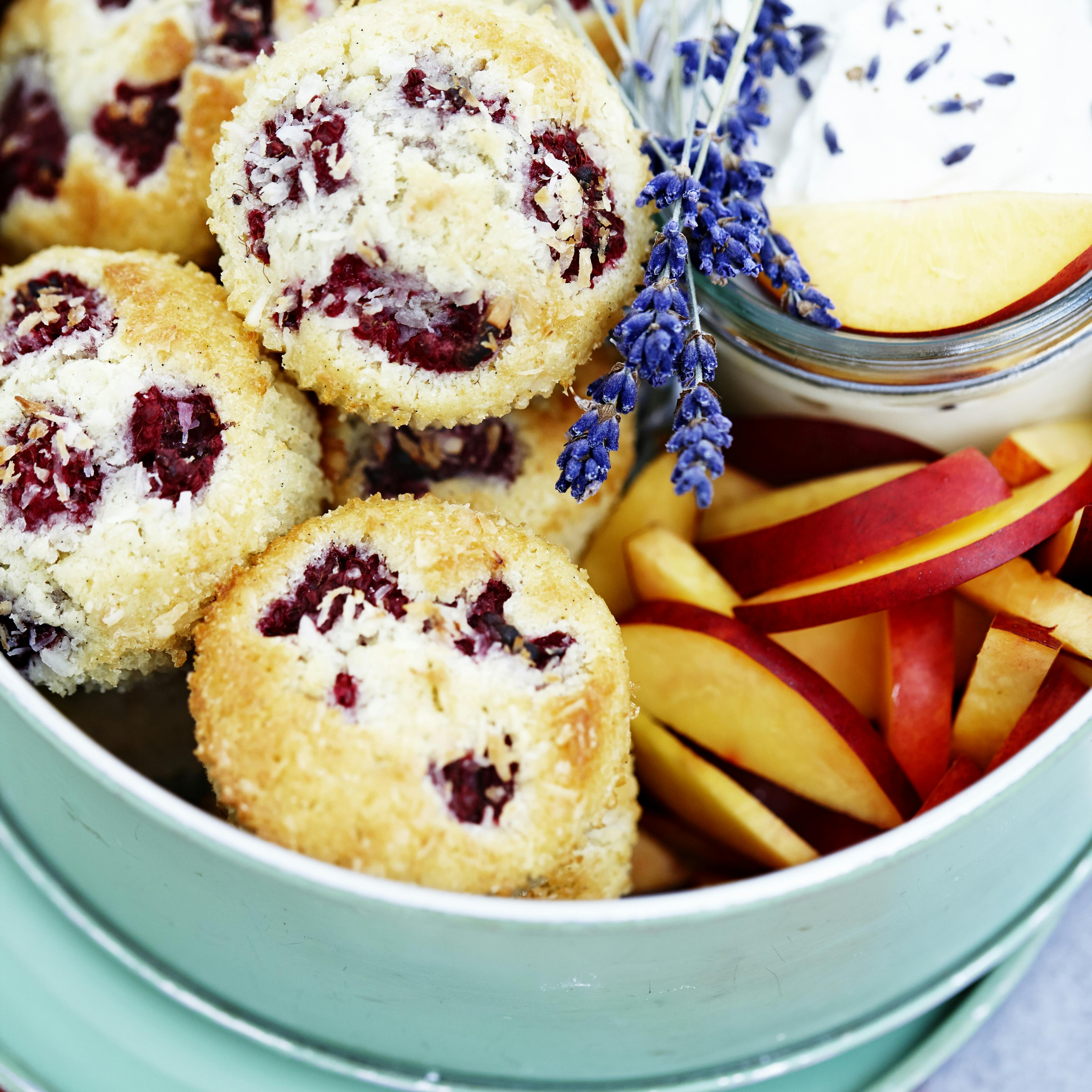 Muffins med hindbær, kokos og ricottacreme