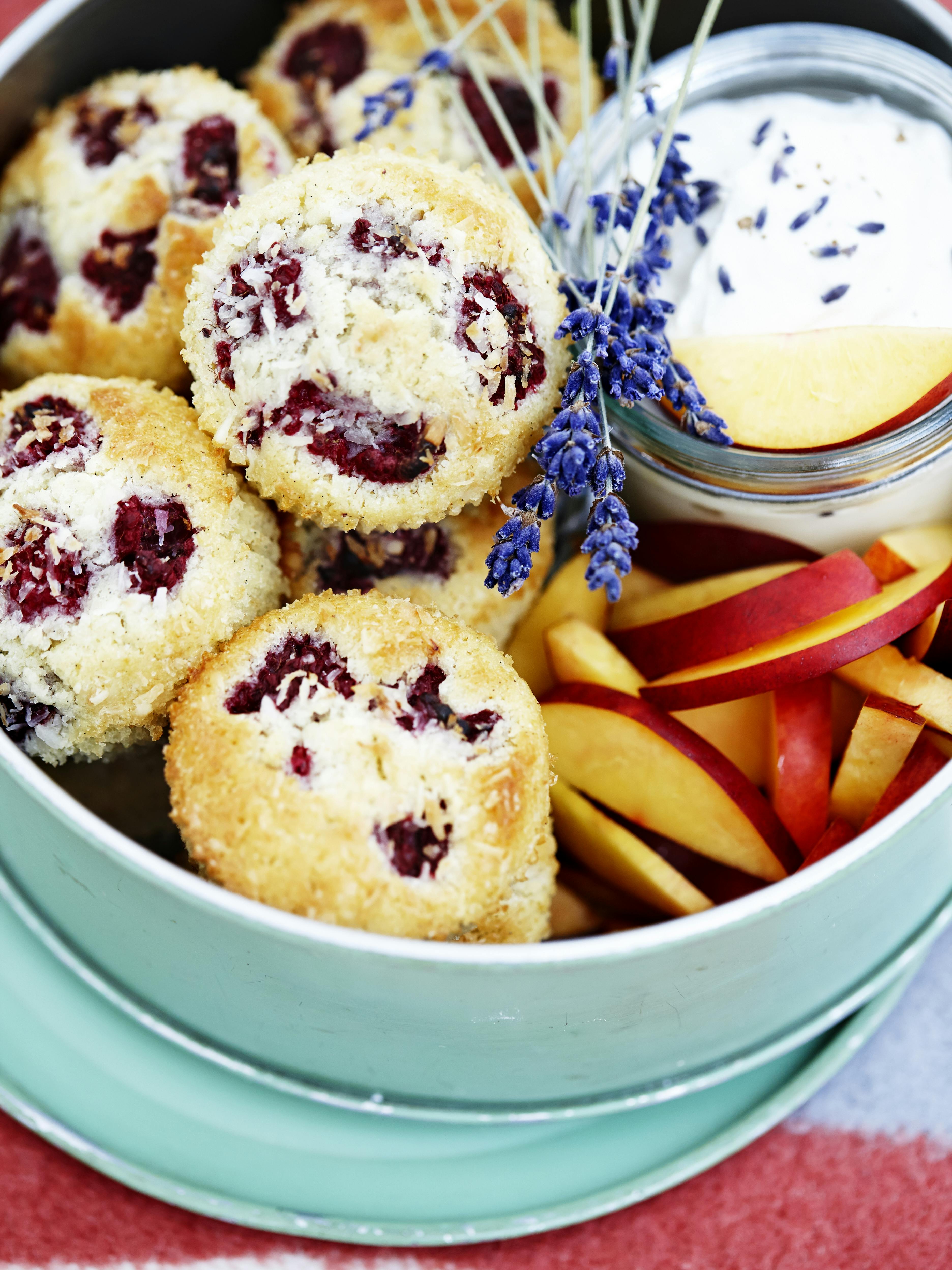 Muffins med hindbær, kokos og ricottacreme