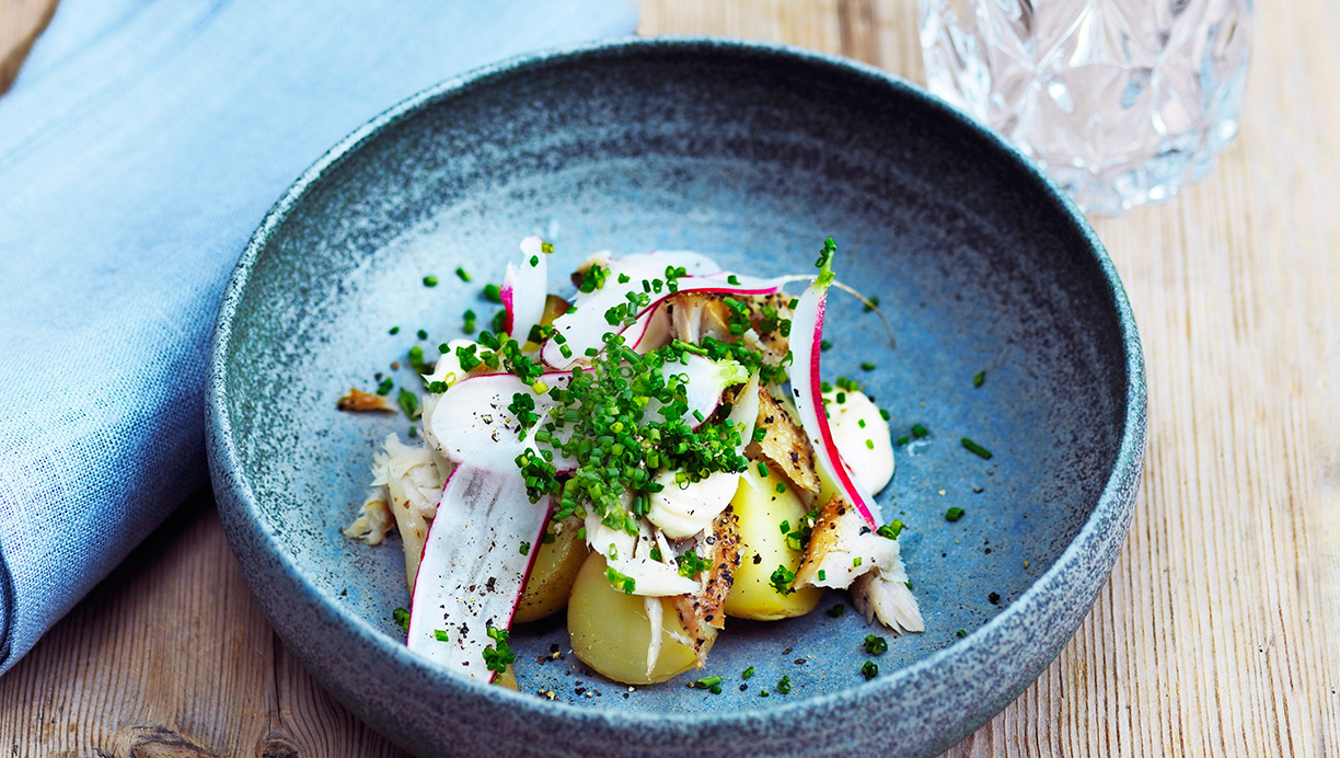 Nye kartofler med røget makrel
