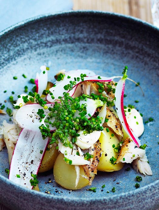 Nye kartofler med røget makrel