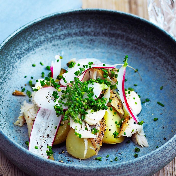 Nye kartofler med røget makrel