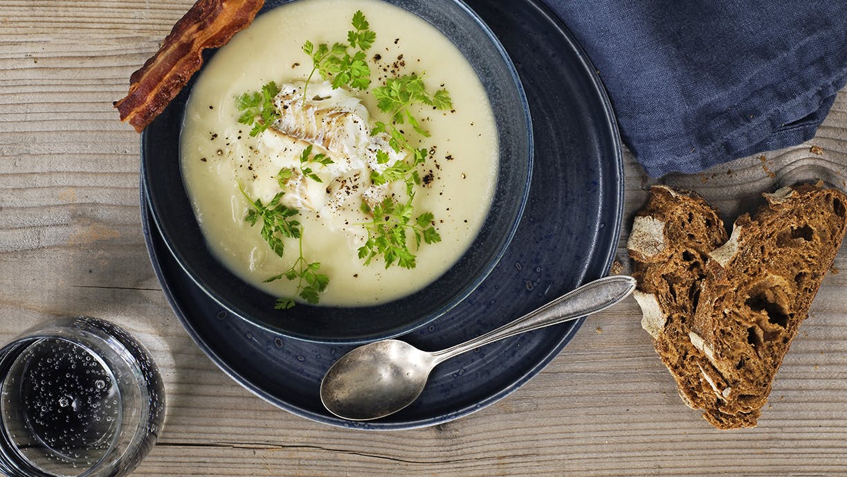 Opskrift på jordskokkesuppe med torsk, kørvel og pancetta
