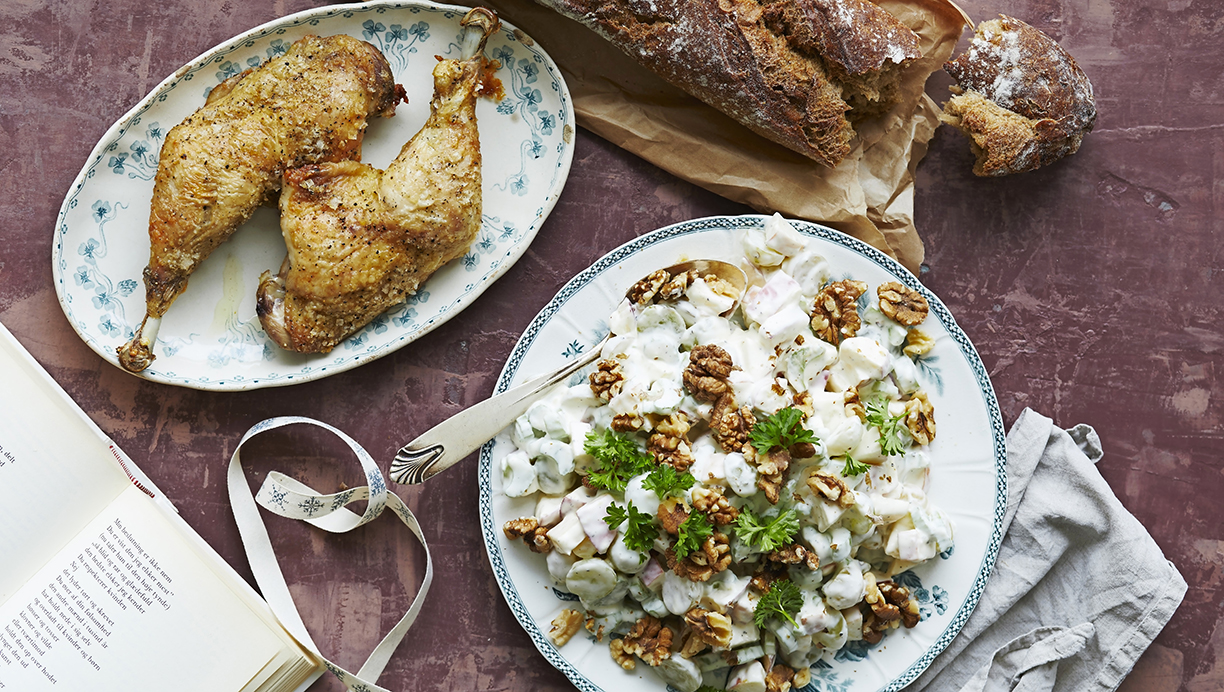 Opskrift på Kyllingelår med waldorfsalat