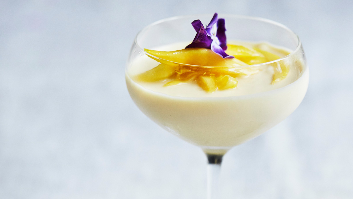 Panna cotta med hvid chokolade og mango