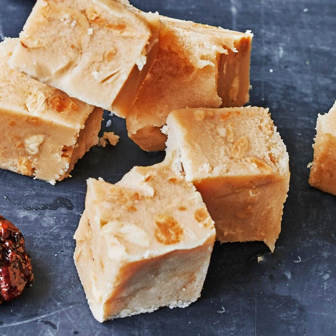 Peanutbutter-fudge med saltede peanuts