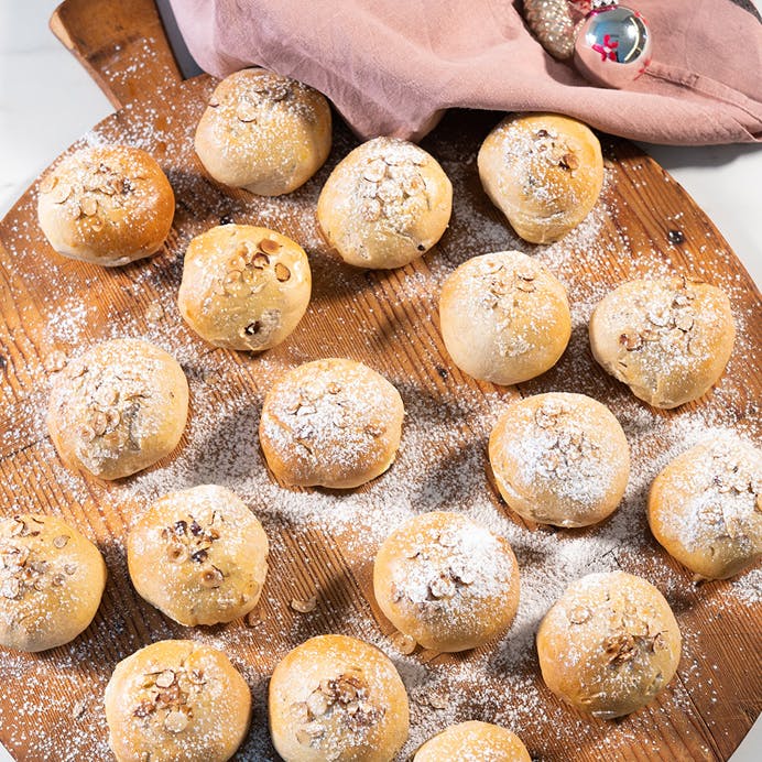 California Raisins: Juleboller med rosiner, kanel og marcipan