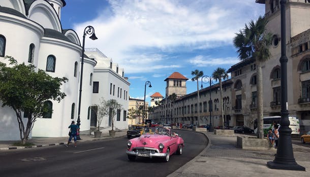 Rejs til Cuba og oplev Havanas historiske centrum, gamle dollargrin, salsarytmer og fabelagtige strande.