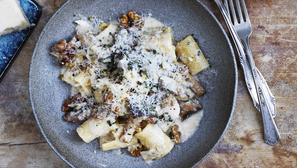 Rigatoni med svampe og valnødder