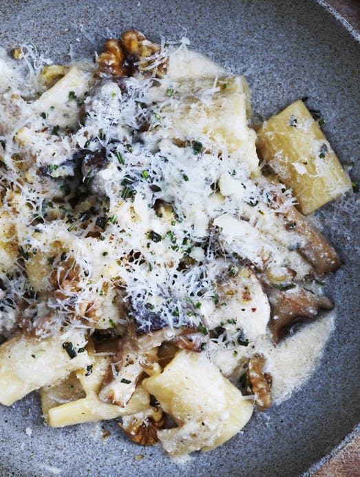 Rigatoni med svampe og valnødder