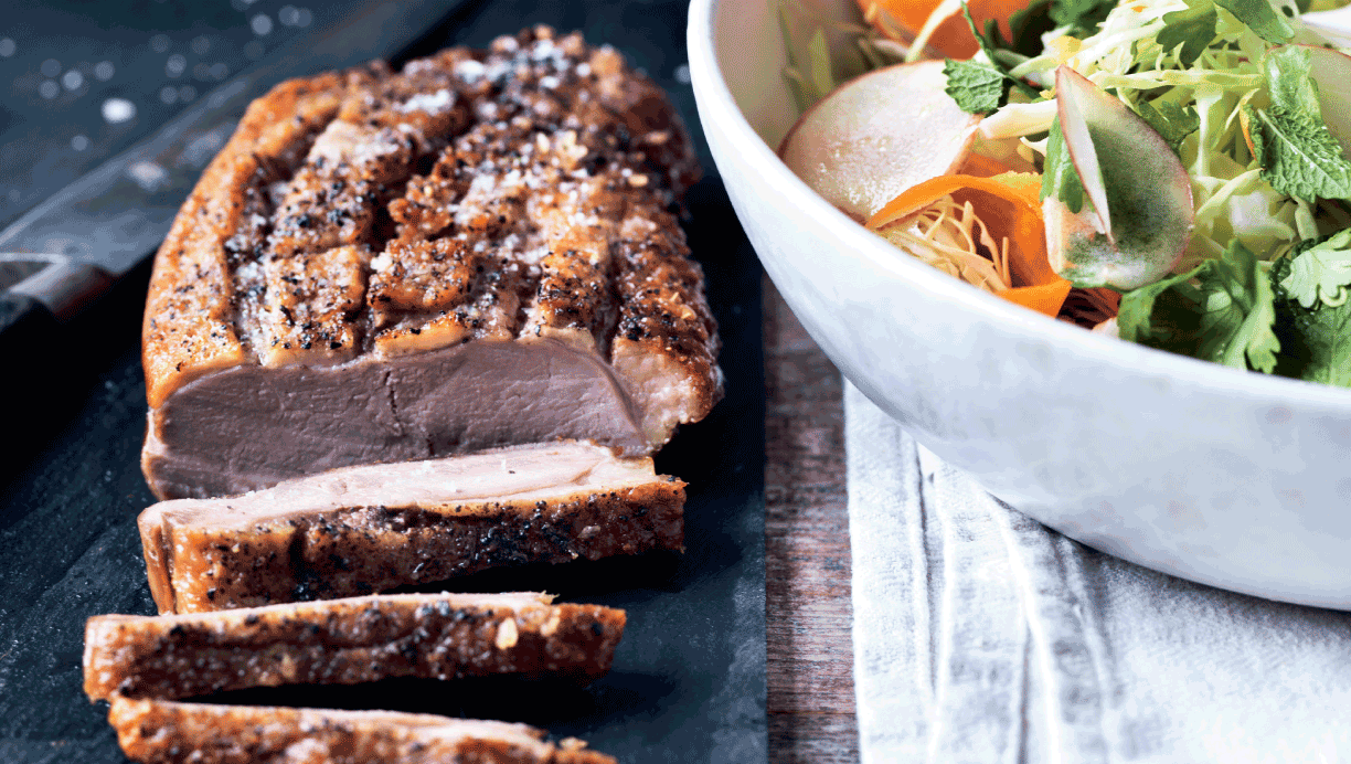 Rodfrugtsalat med citrusdressing og andebryst