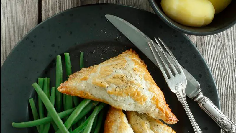 Laks i butterdej med svampesauce | Femina