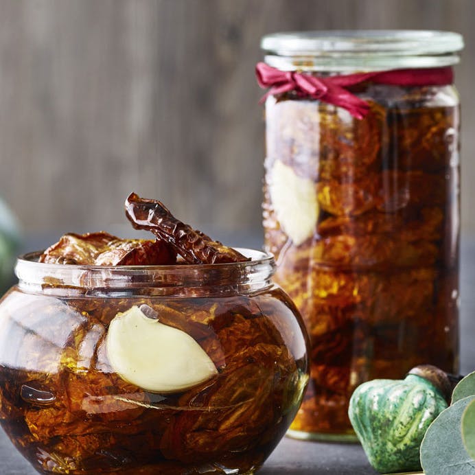 Semidried tomater