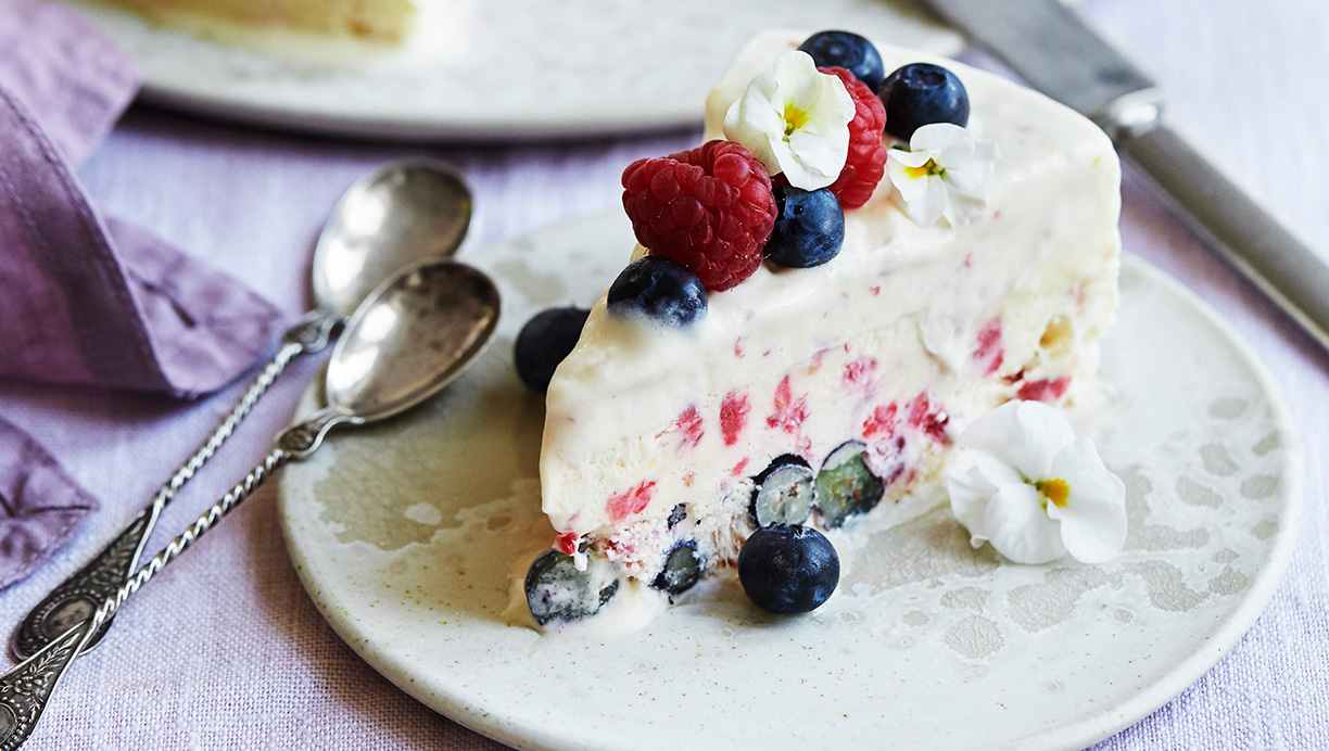 Semifreddo med hindbær og blåbær