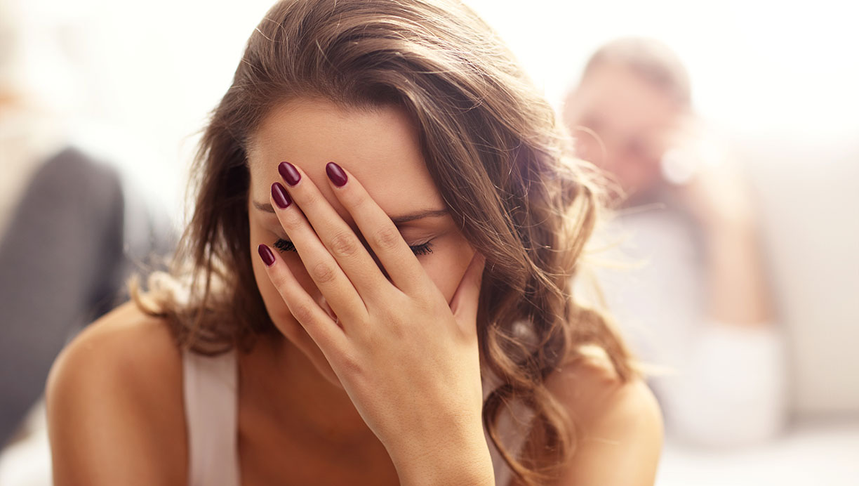 kvinde med hovedpine