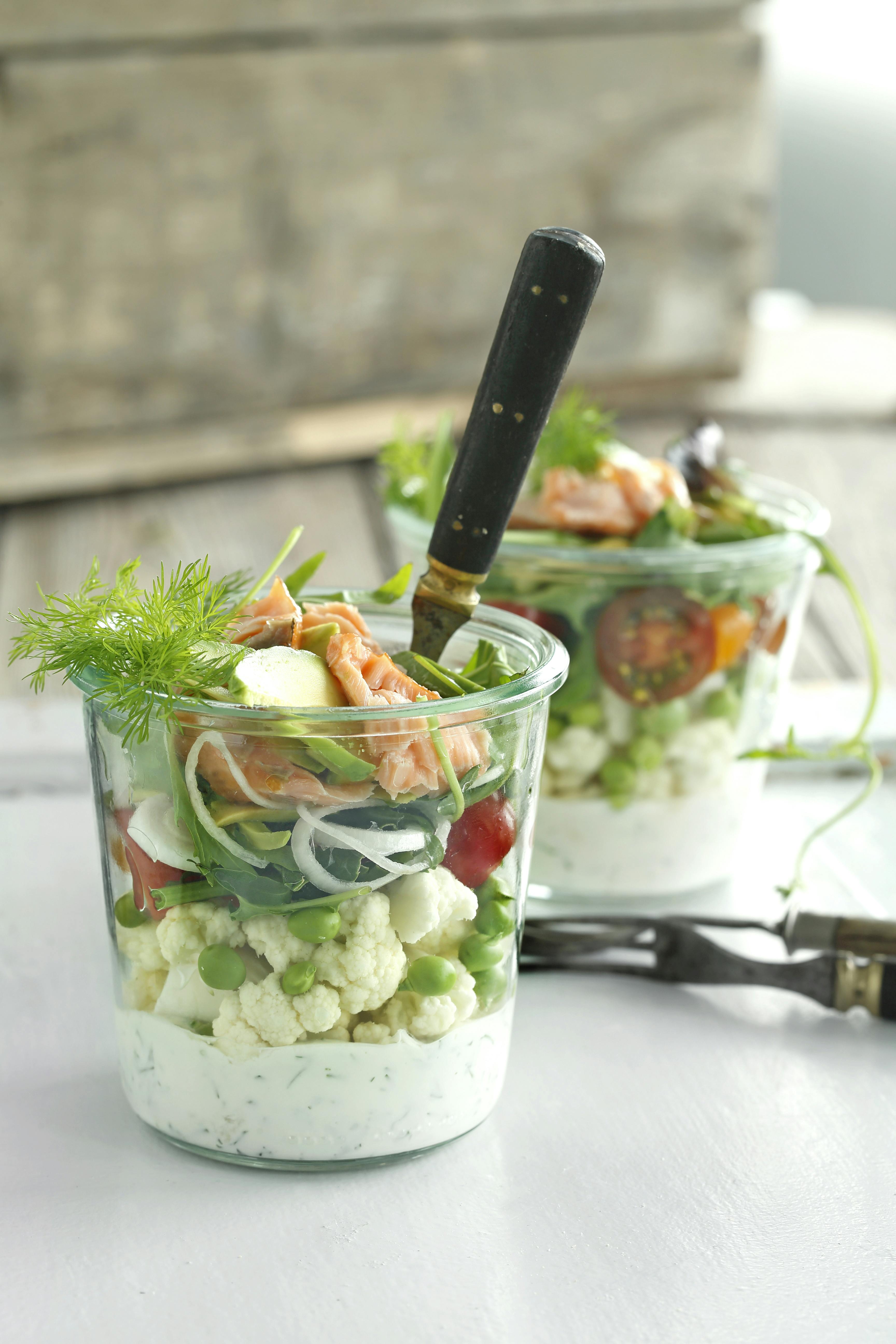 Røget laks og blomkålssalat i glas