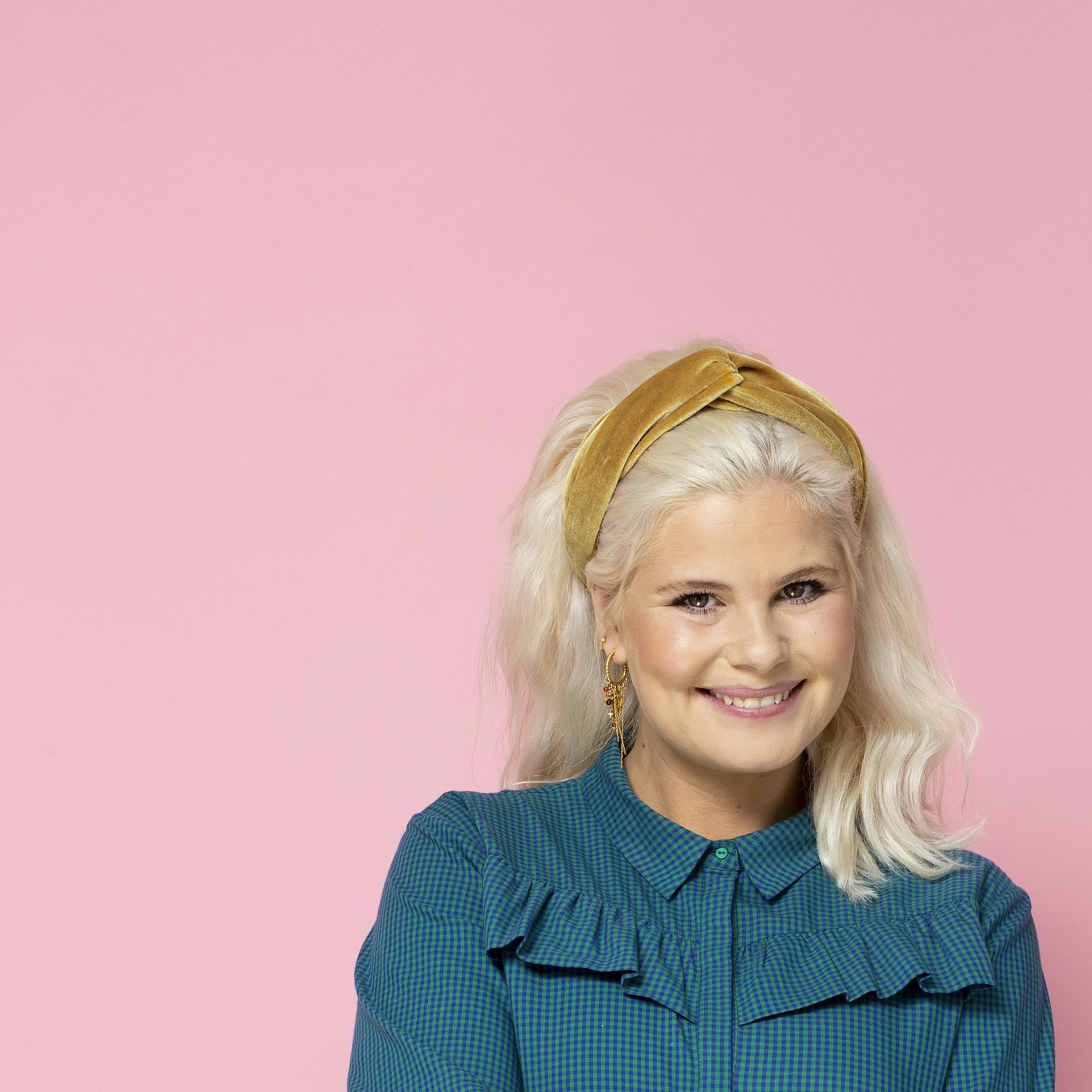 X Factor-vært Sofie Linde fortæller om sit liv og sin opvækst  