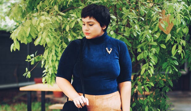 Stilikon: kvinde med blå bluse