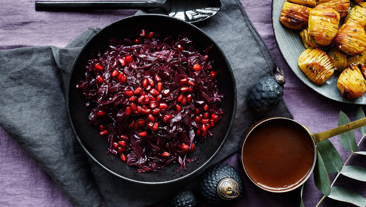 Syltet rødkål med granatæblekerner