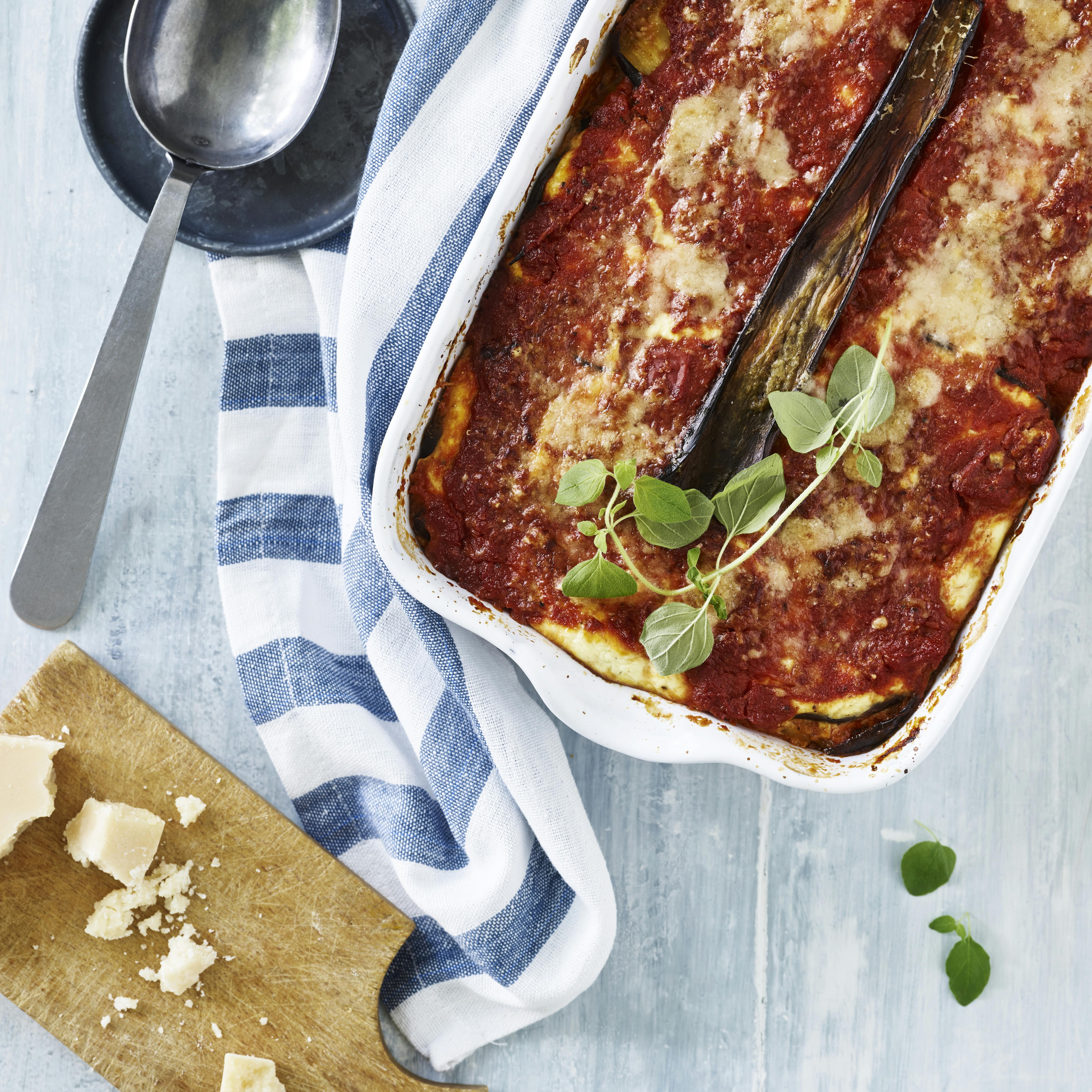 Vegetarlasagne er et lækkert alternativ til den klassiske oksekødslasagne. Den er dejlig fyldig og fuld af smag.