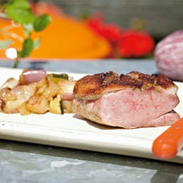 Grillet andebryst med nem pickles