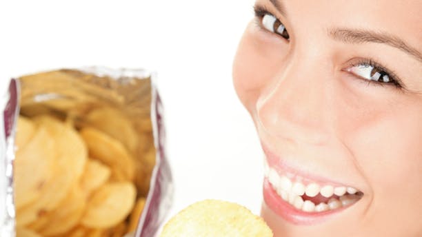 https://imgix.femina.dk/media/billeder/2013/juli/chips-prim.jpg