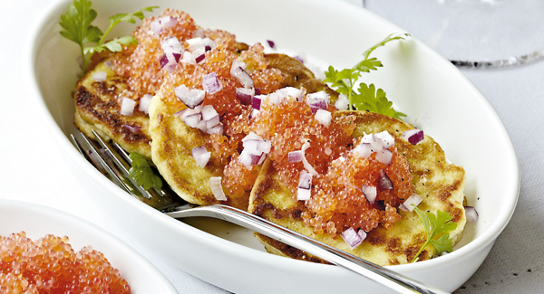 Blinis af kartoffel med stenbidderrogn