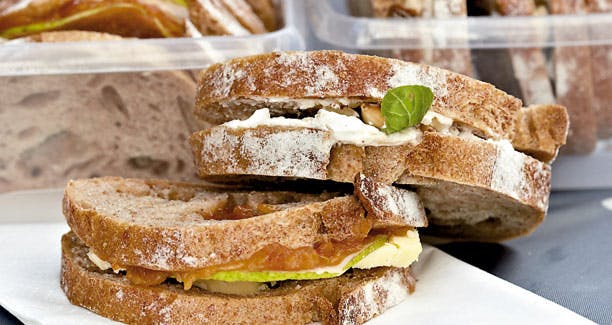 To slags sandwich til picnickurven