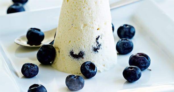 Opskrift på hjemmelavet is med blåbær