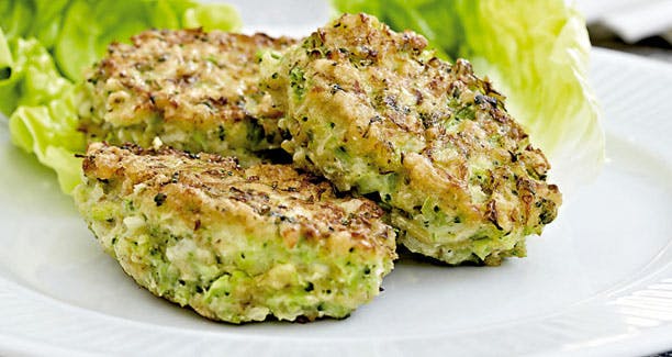 Opskrift: Smagsfulde blomkåls-broccolifrikadeller - perfekt til vegetarer