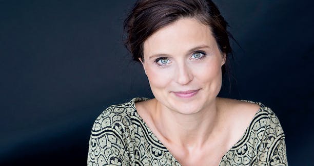 https://imgix.femina.dk/media/sondag/2012/10/42/line-gertsen/line-gertsen-portraet-stor.jpg