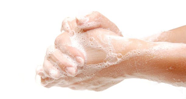 https://imgix.femina.dk/media/sondag/2012/11/44/vaske-haender/hand-wash612x325.jpg