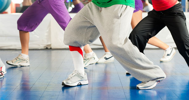 https://imgix.femina.dk/media/sondag/2013/02/06/zumba/zumba612x325.jpg