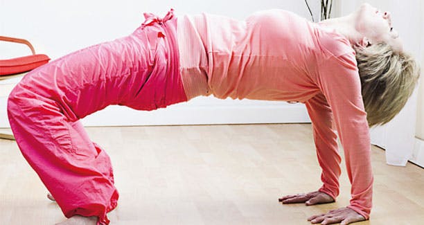 https://imgix.femina.dk/media/sondag/2013/03/12/yoga/yoga612x325.jpg