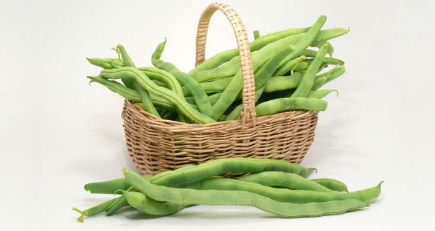 https://imgix.femina.dk/media/sondag/2013/04/15/groenne-boenner/green-beans612x325.jpg