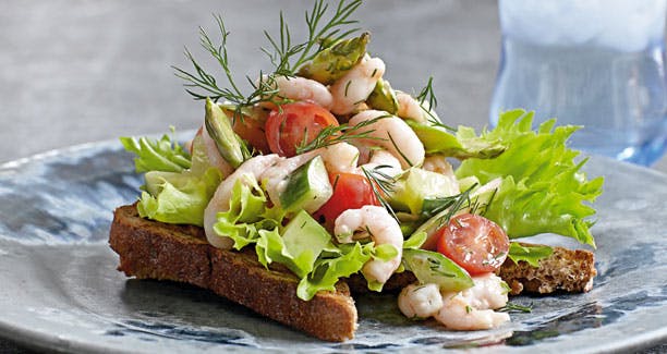 Lav lækker rejecocktail.