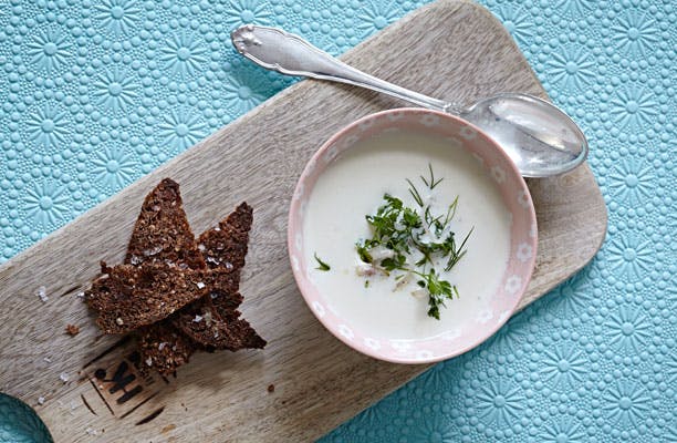 https://imgix.femina.dk/media/sondag/2013/09/38/blomkaalssuppe/blomkaalssuppe-prim.jpg