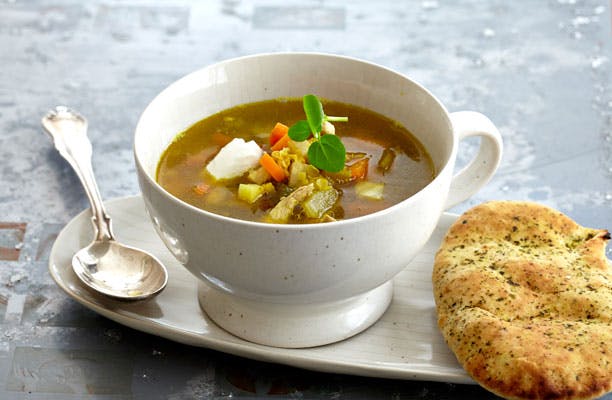 https://imgix.femina.dk/media/sondag/2013/11/47/indisk-linsesuppe/indisk-linsesuppe-med-kylling-prim.jpg