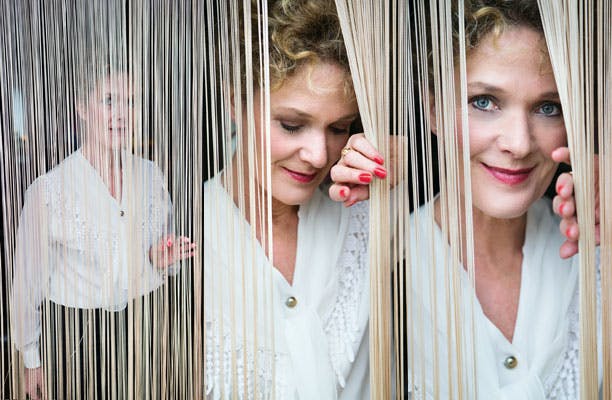 https://imgix.femina.dk/media/sondag/2014/03/12/tammi-oest/tammi-oest-prim.jpg