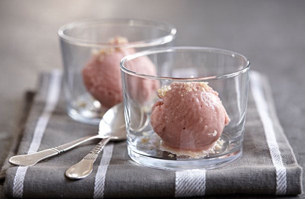 Hjemmelavet rabarberis lavet på græsk yoghurt