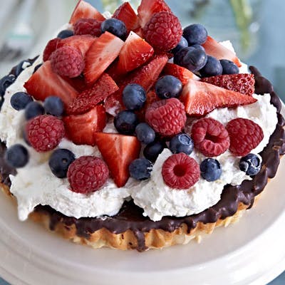 Mazarin med vaniljeskum og bær