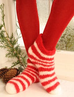 https://imgix.femina.dk/media/websites/femina-dot-dk/website/jul/kreativ-jul/2012/1249-strik-jule-hyggesokker/1249-strik-julefutter-copy.jpg