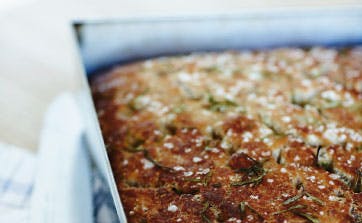 Focaccia med rosmarin og flagesalt