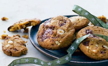 Cookies med chokolade og nødder