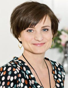 https://imgix.femina.dk/media/websites/femina-dot-dk/website/mode/makeover/2012/07/1229-ny-kvinde/1229-ny-kvinde-copy.jpg