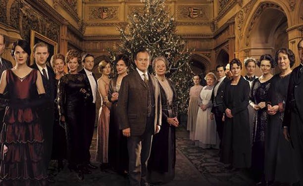 https://imgix.femina.dk/media/websites/femina-dot-dk/website/mode/nyheder/2012/11/1244-downton-abbey/1244-downton-abbey-art.jpg