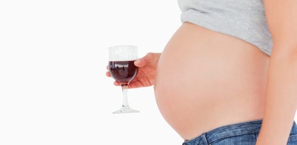 https://imgix.femina.dk/media/websites/mama/gravid/gravid-kost-og-pleje/071013-gravid-dos-and-donts2prim.jpg